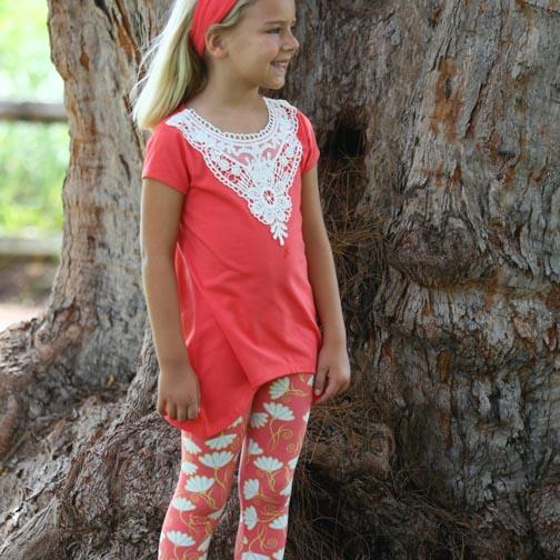 Belle Tunic 2 PC Capri Set Coral/Three Friends Flower